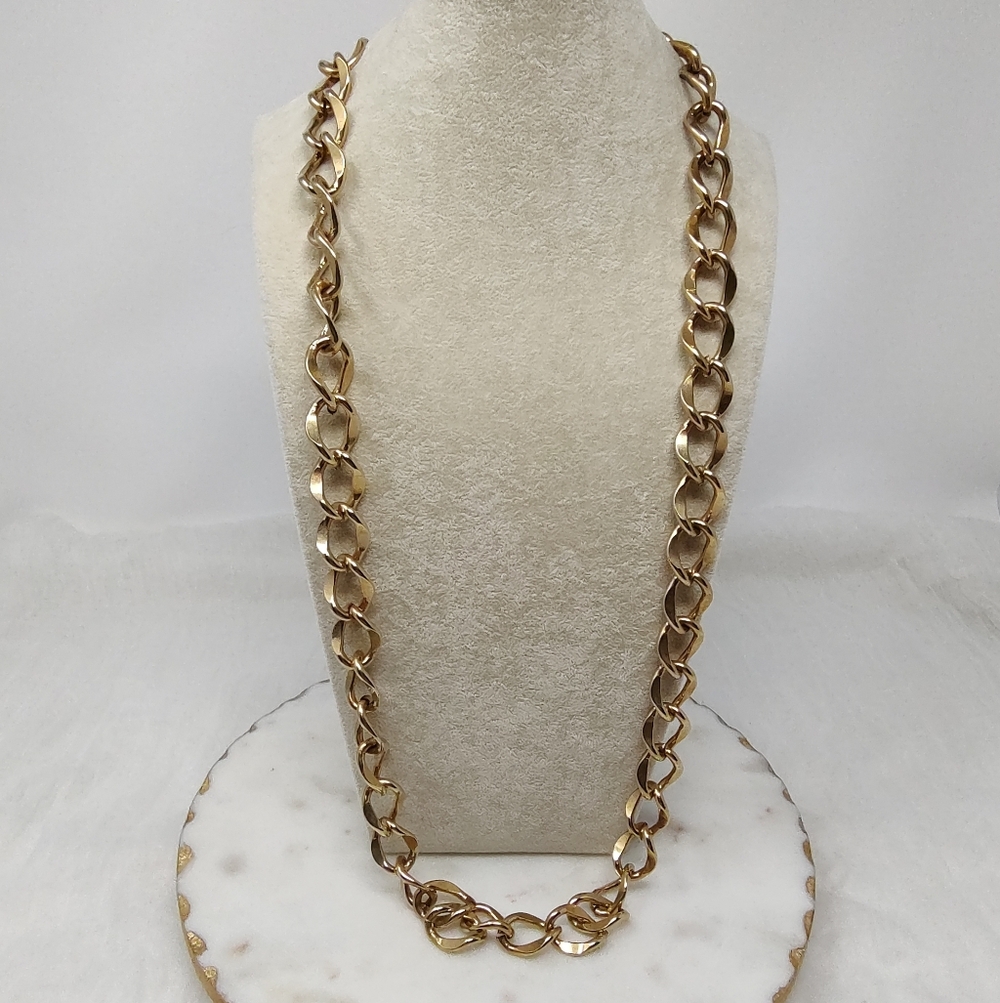 Elegant Gold Chain Necklace